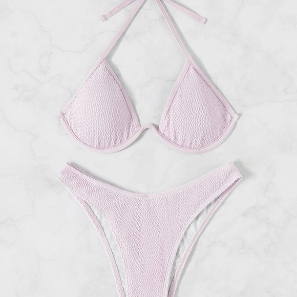 Bikini - Picture 3 of 5